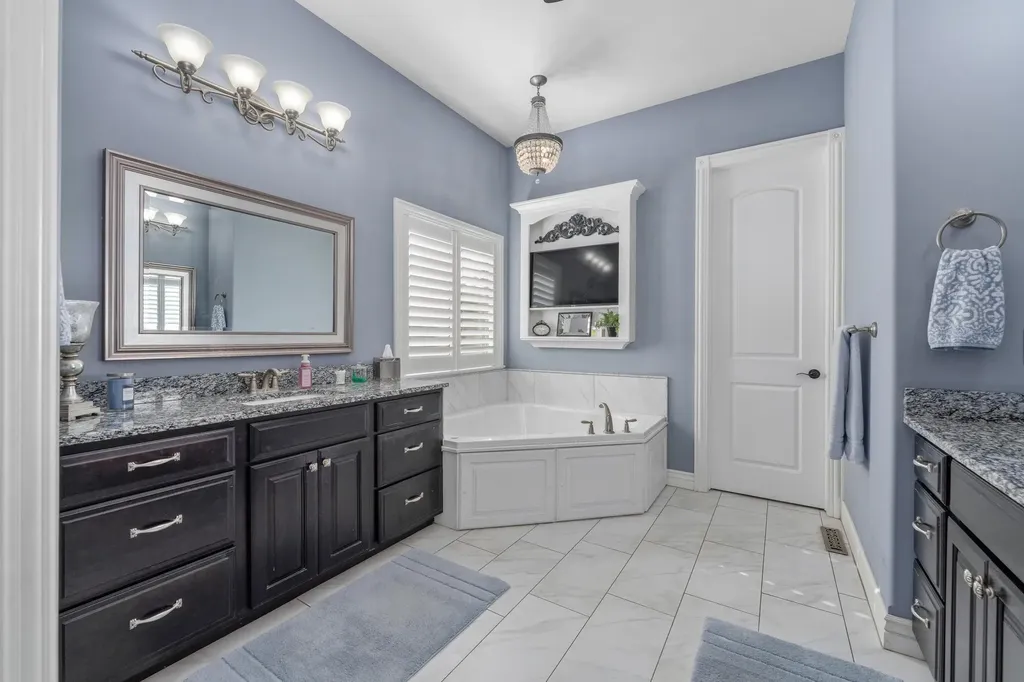 1521 N Obsidian Court Wichita KS 67235