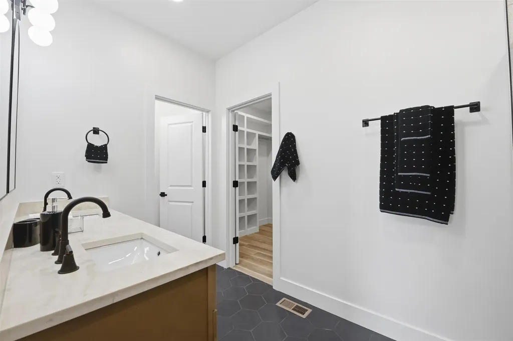 2739 E Ironstone Street Park City KS 67219