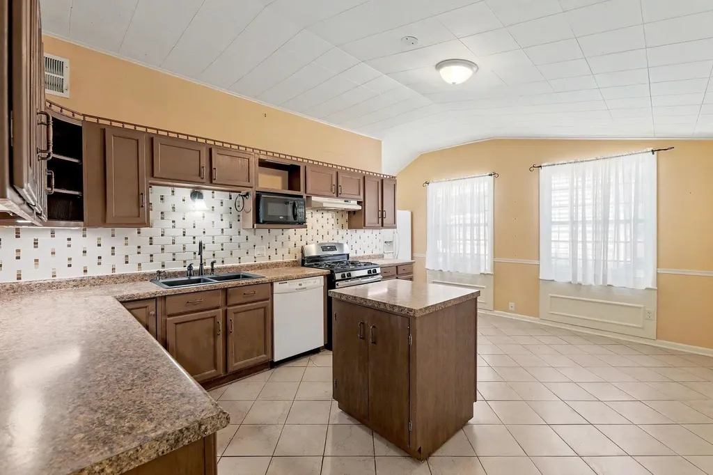1946 S Market Street Wichita KS 67211-4113