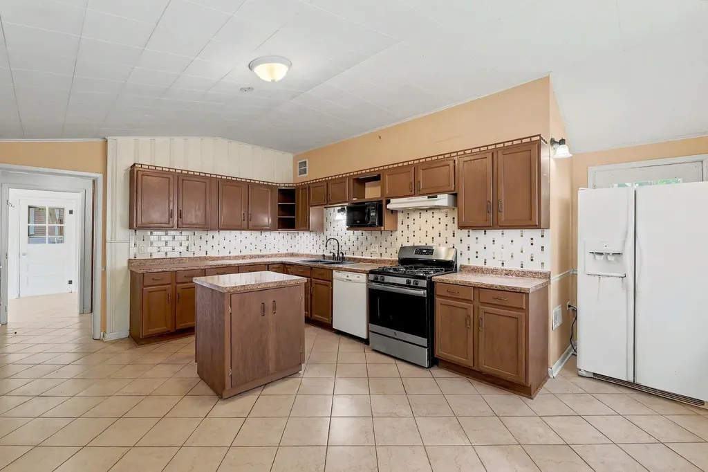 1946 S Market Street Wichita KS 67211-4113