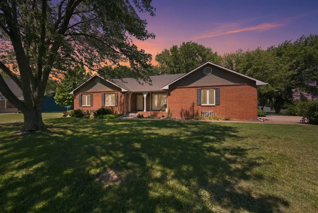 2327 N Forestview Wichita KS 67223