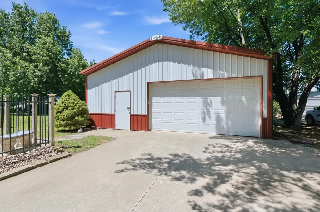 2327 N Forestview Wichita KS 67223