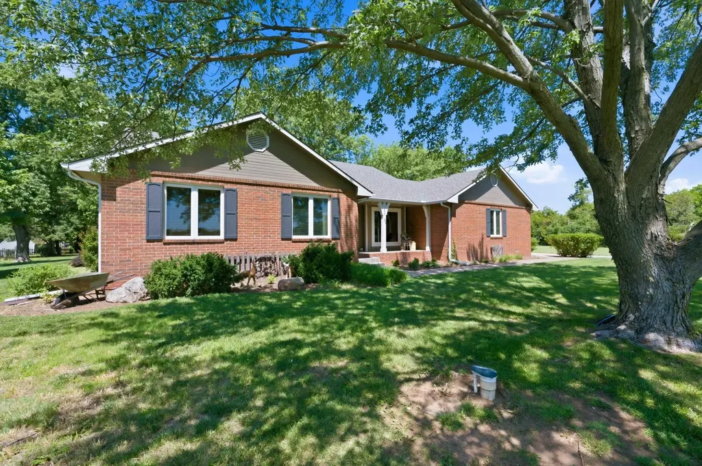 2327 N Forestview Wichita KS 67223