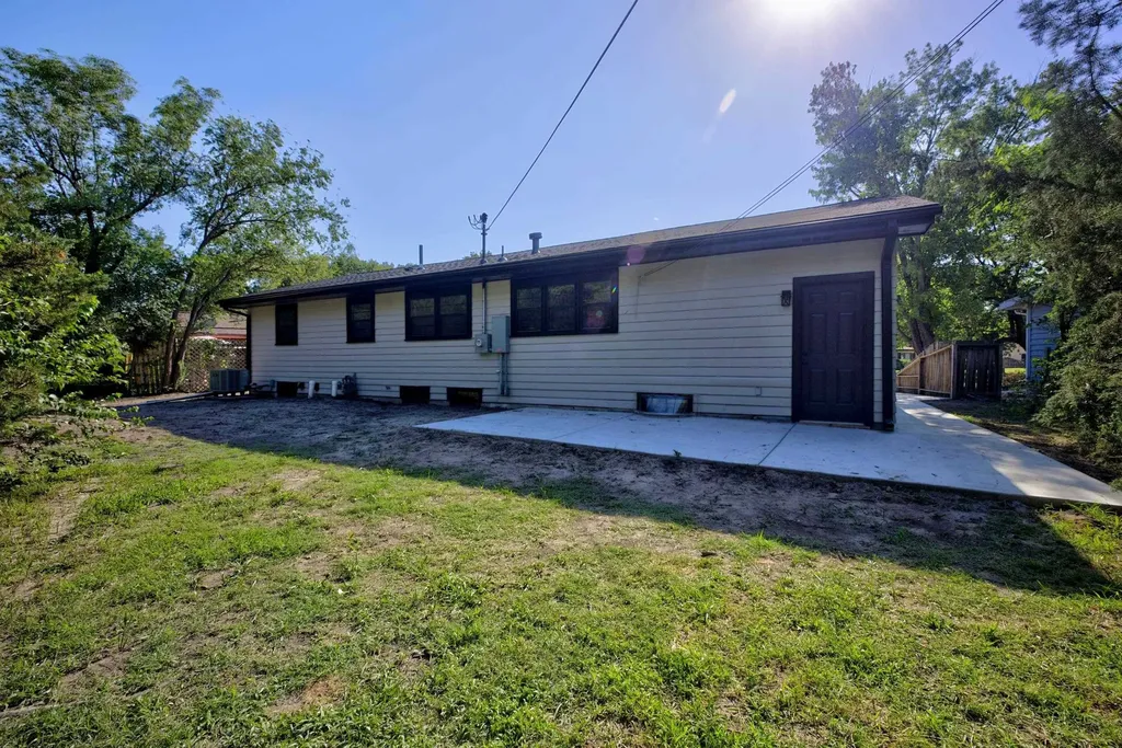 1308 N Brunswick Lane Wichita KS 67212