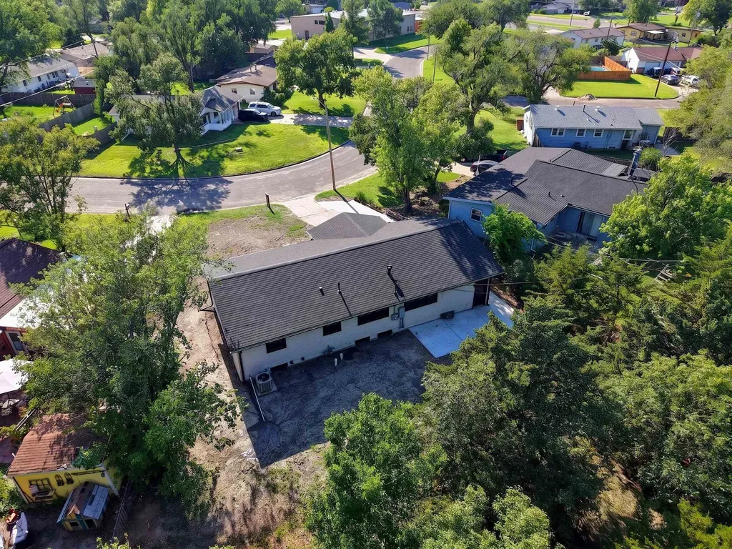 1308 N Brunswick Lane Wichita KS 67212