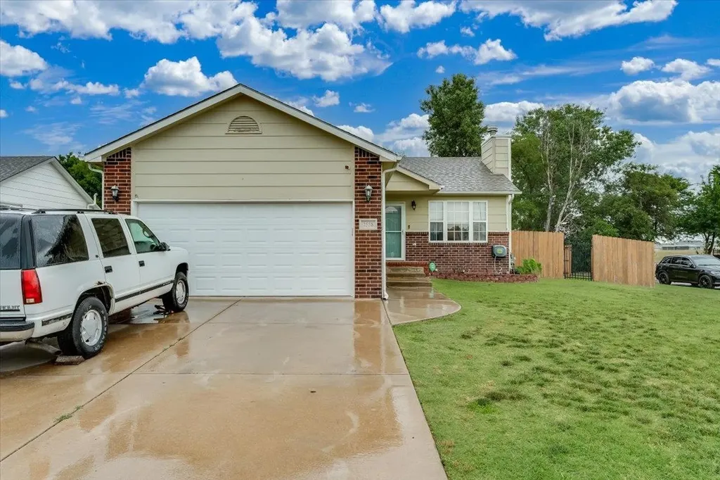 2558 E Fairchild Park City KS 67219