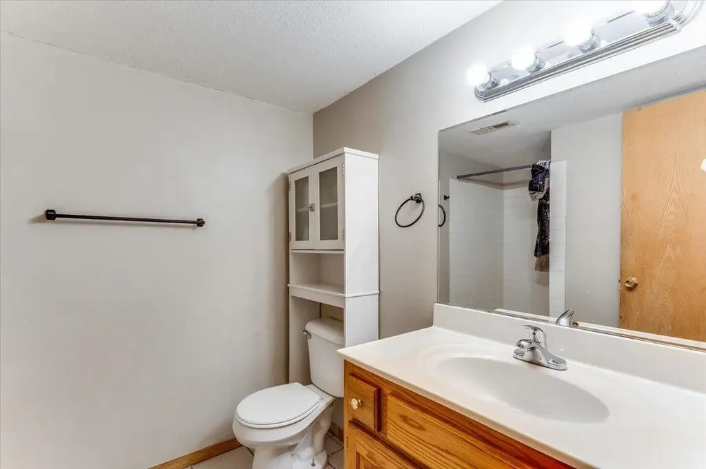 2558 E Fairchild Park City KS 67219