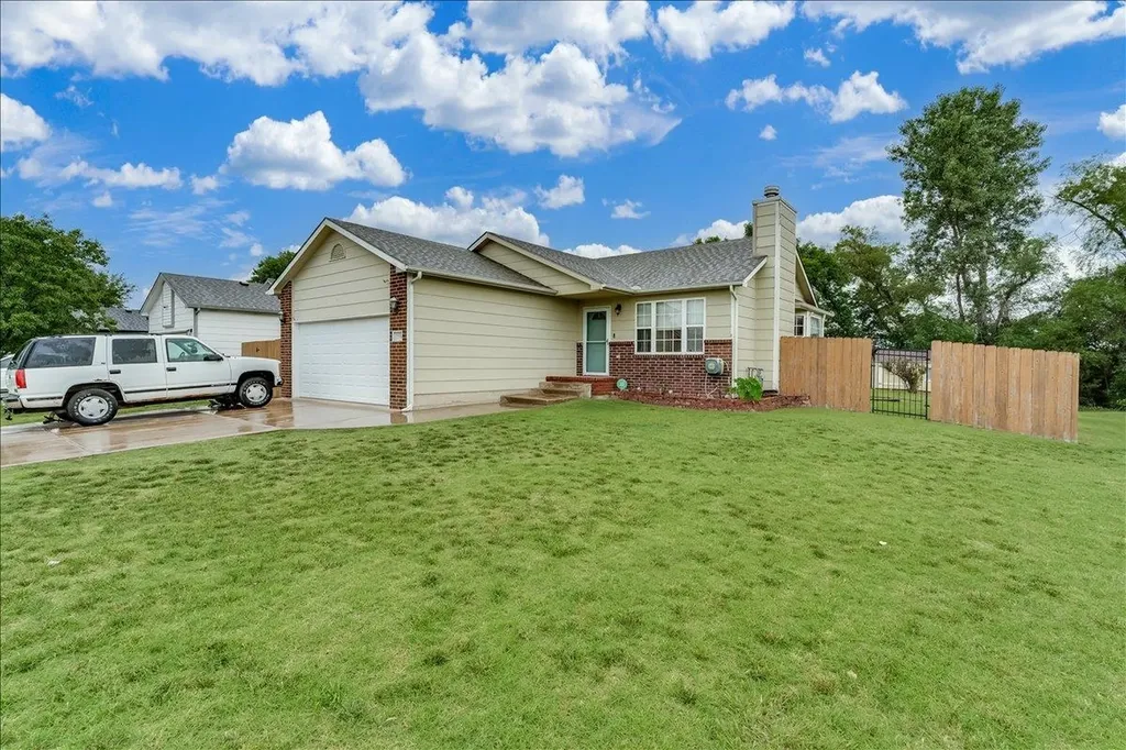 2558 E Fairchild Park City KS 67219