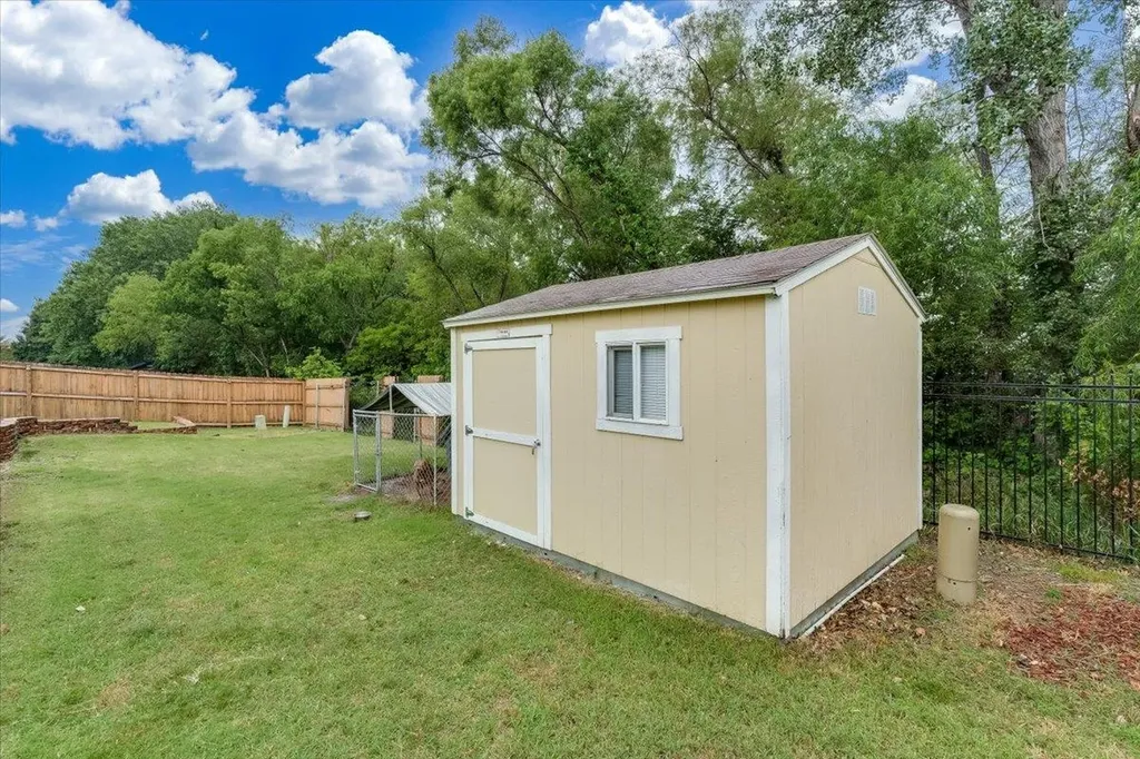 2558 E Fairchild Park City KS 67219
