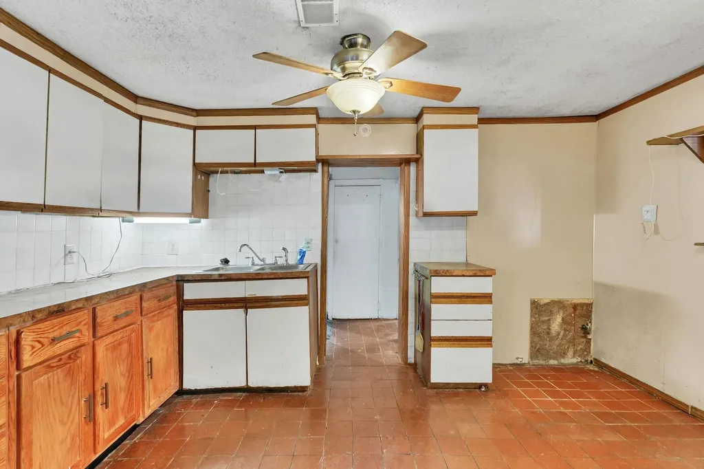 1332 N Highway Mulvane KS 67110