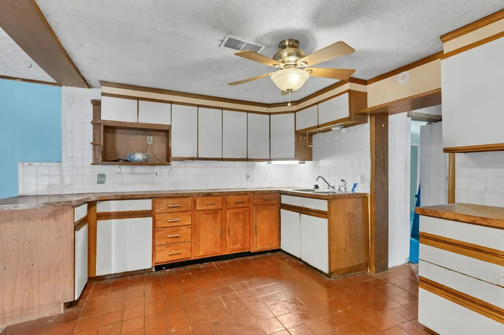 1332 N Highway Mulvane KS 67110