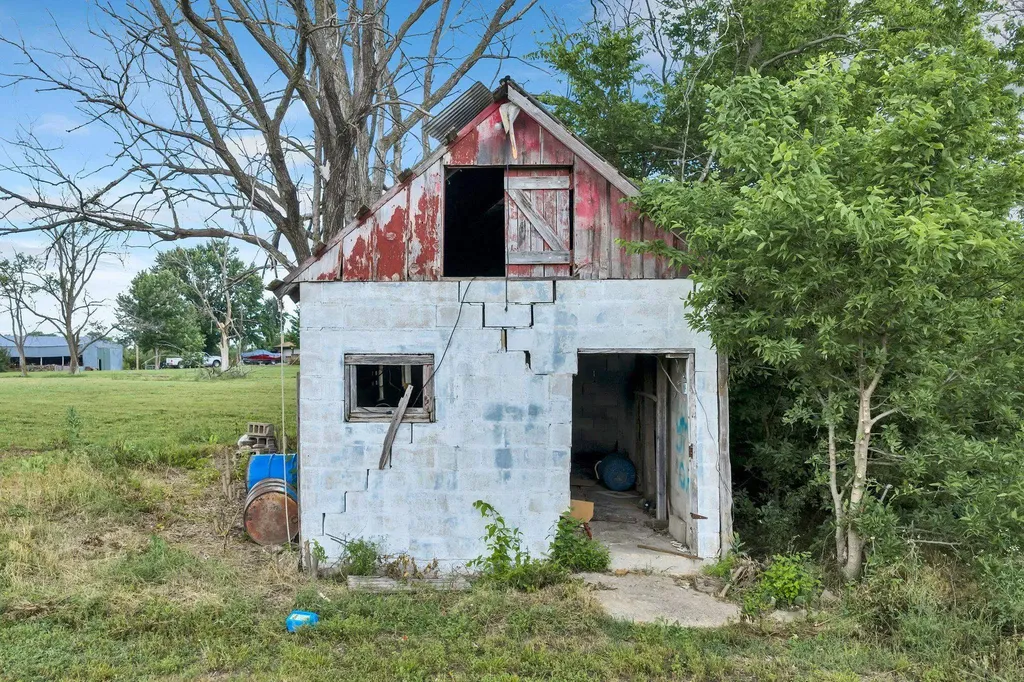 1332 N Highway Mulvane KS 67110