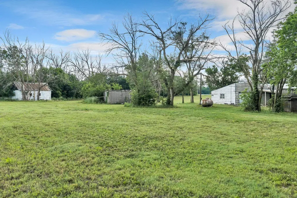 1332 N Highway Mulvane KS 67110