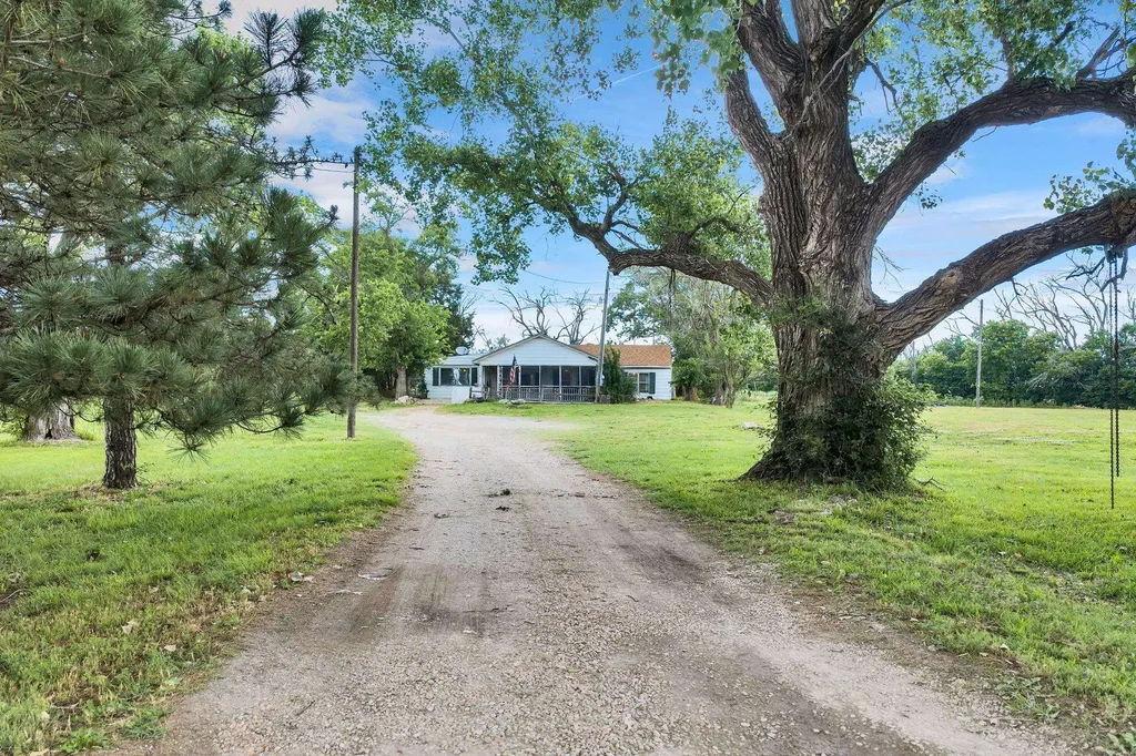 1332 N Highway Mulvane KS 67110