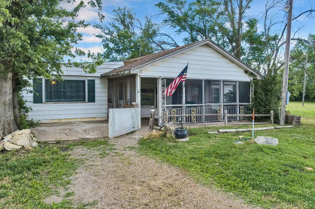 1332 N Highway Mulvane KS 67110
