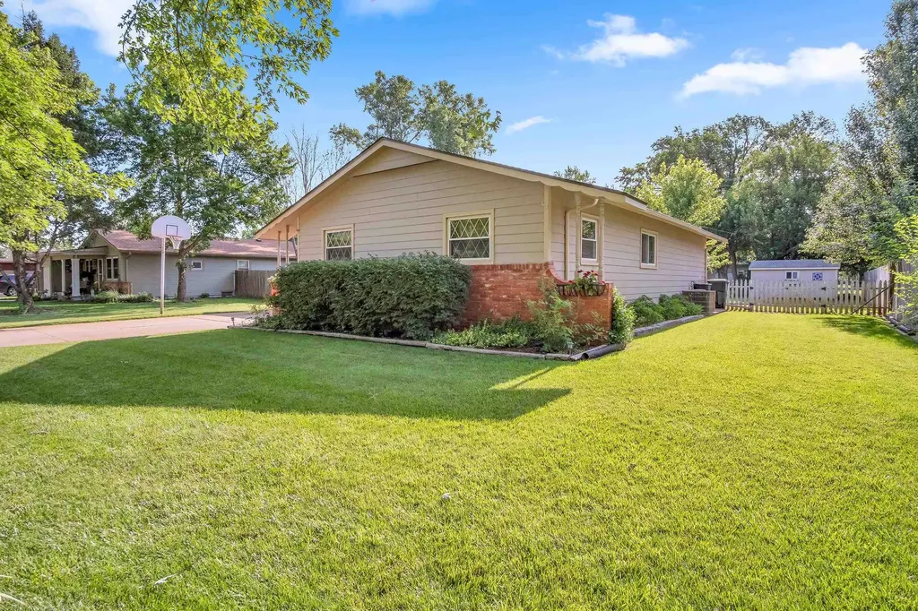 502 West Halstead KS 67056