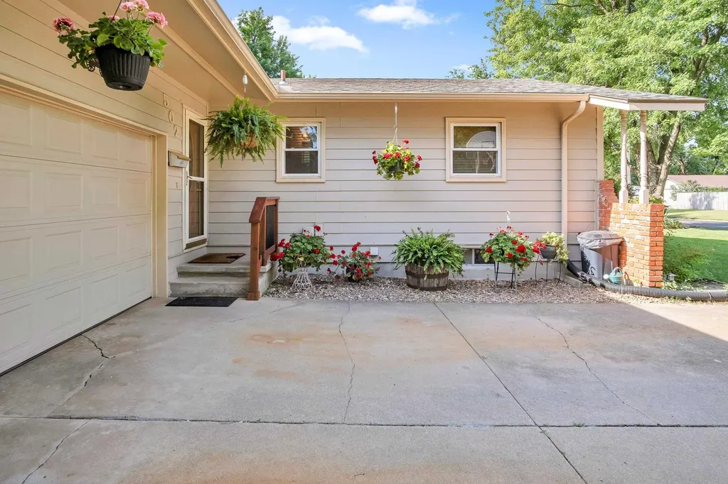 502 West Halstead KS 67056