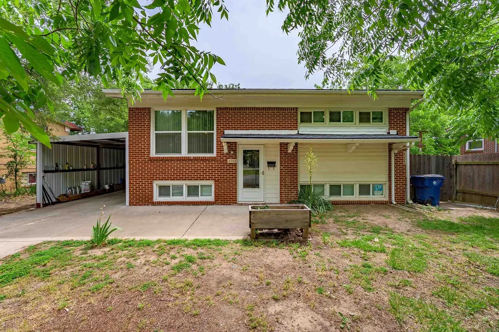 2144 S Bennett Wichita KS 67213