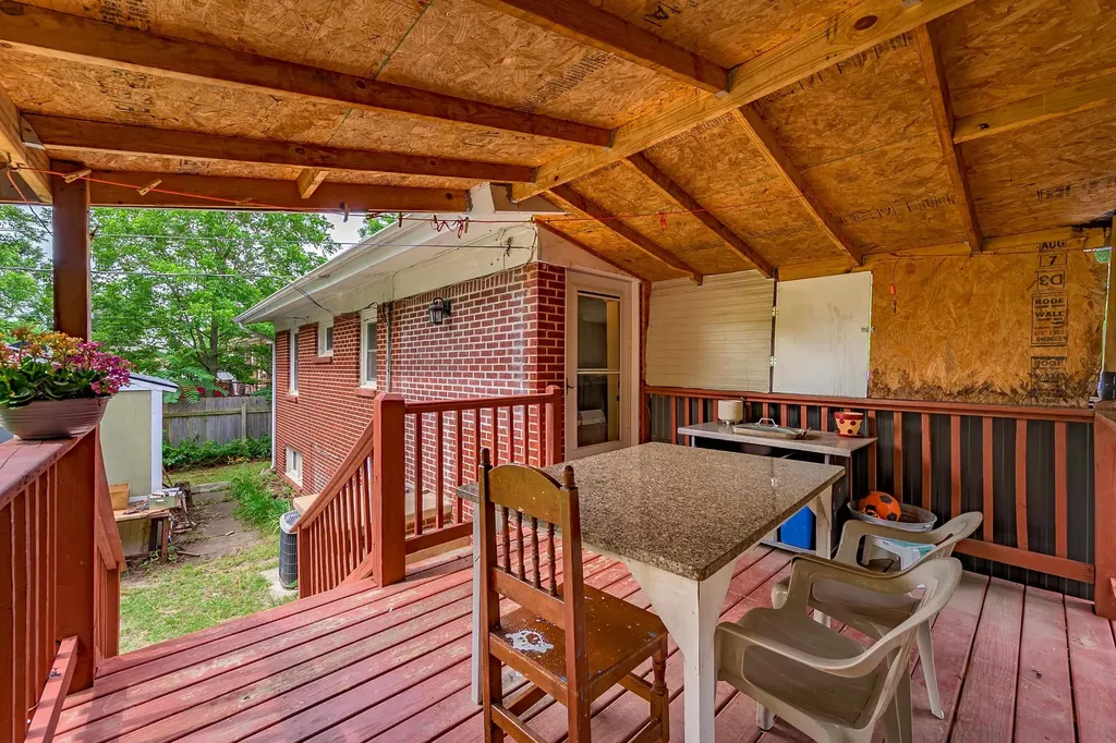 2144 S Bennett Wichita KS 67213