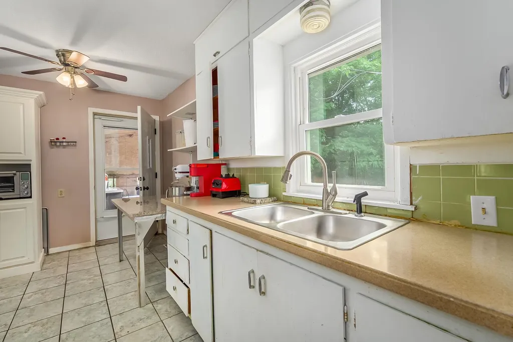 2144 S Bennett Wichita KS 67213