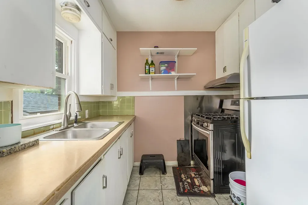 2144 S Bennett Wichita KS 67213