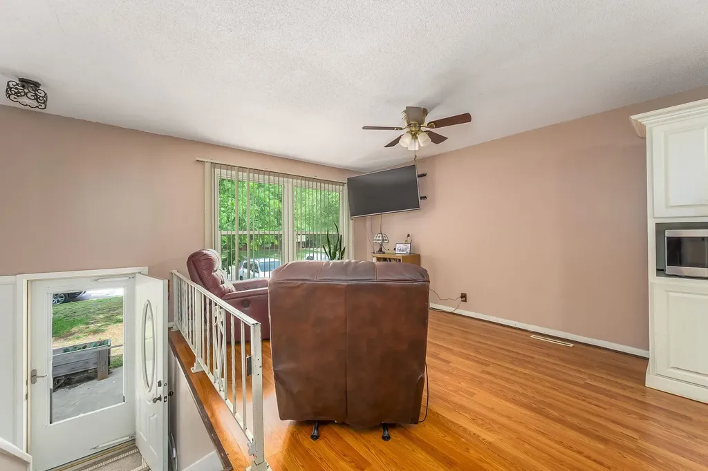 2144 S Bennett Wichita KS 67213