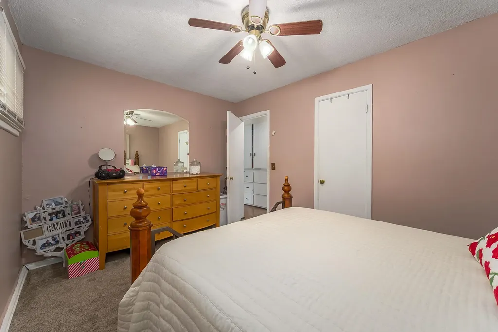 2144 S Bennett Wichita KS 67213