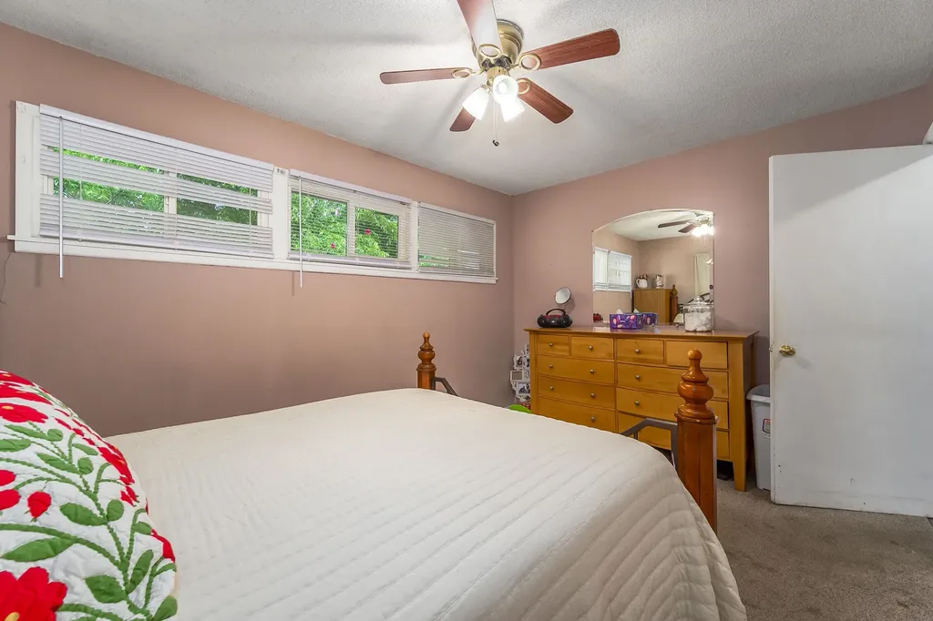 2144 S Bennett Wichita KS 67213