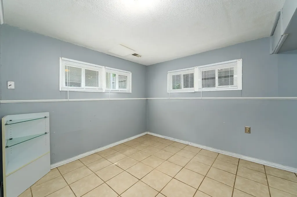 2144 S Bennett Wichita KS 67213