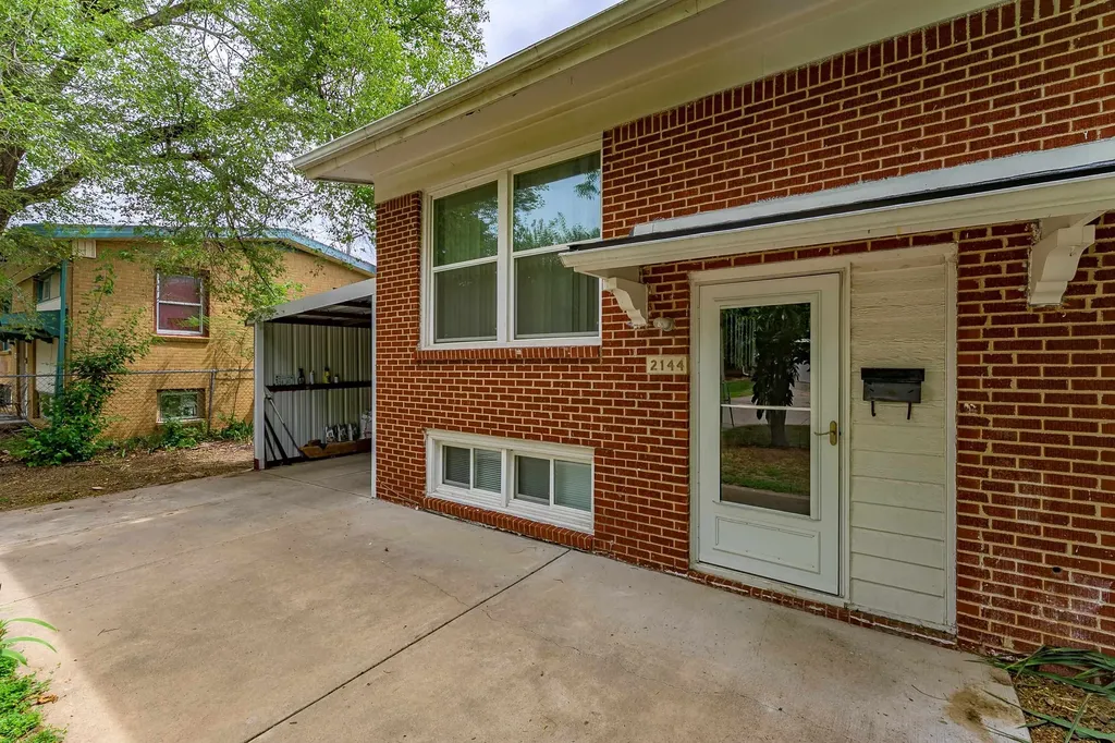 2144 S Bennett Wichita KS 67213