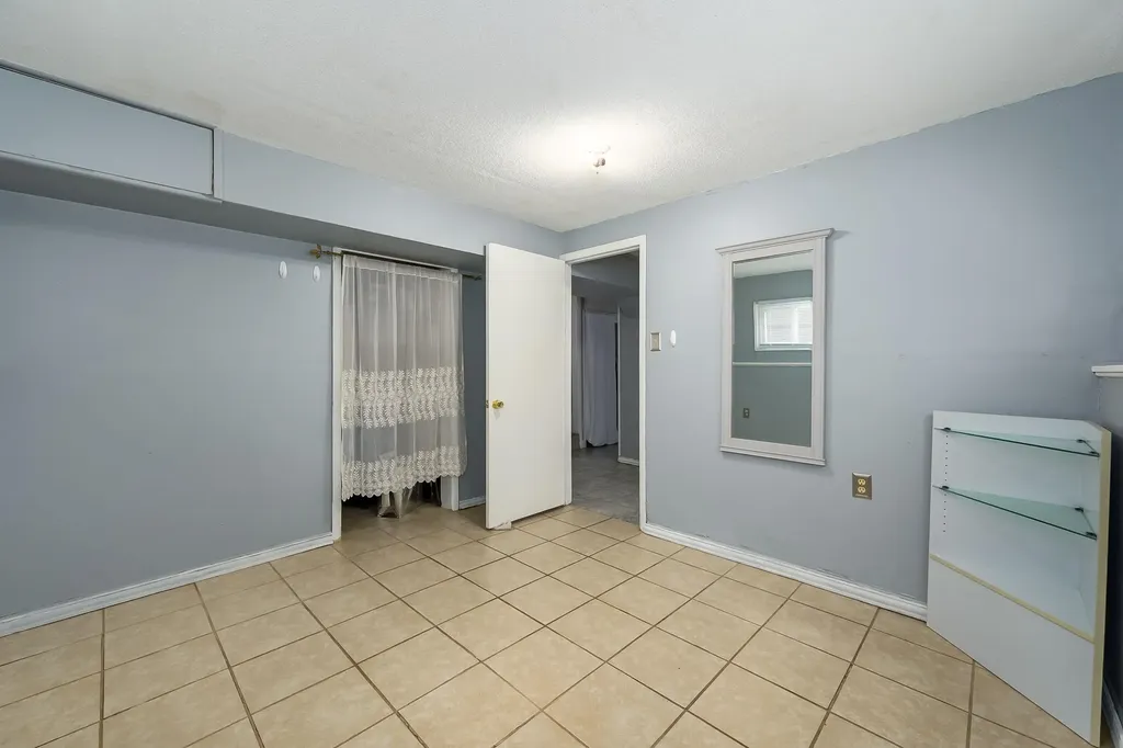 2144 S Bennett Wichita KS 67213