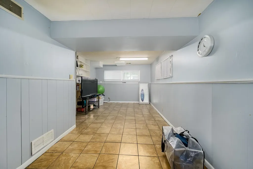 2144 S Bennett Wichita KS 67213