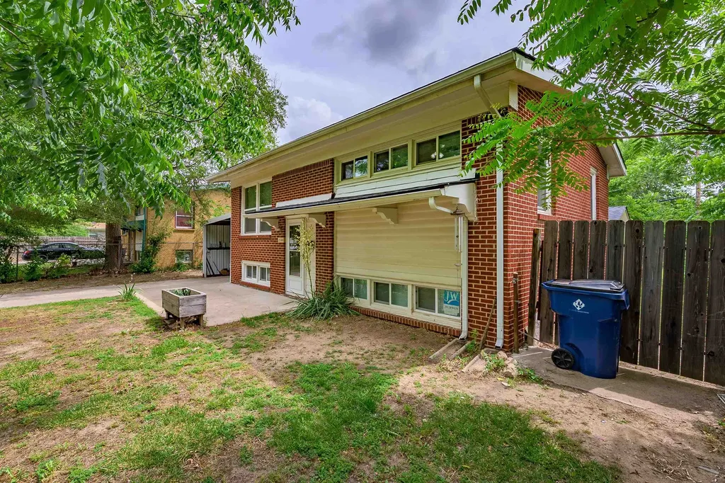 2144 S Bennett Wichita KS 67213