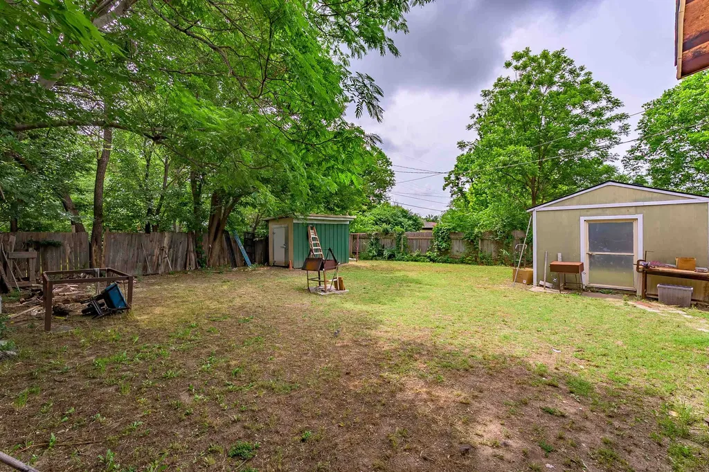 2144 S Bennett Wichita KS 67213