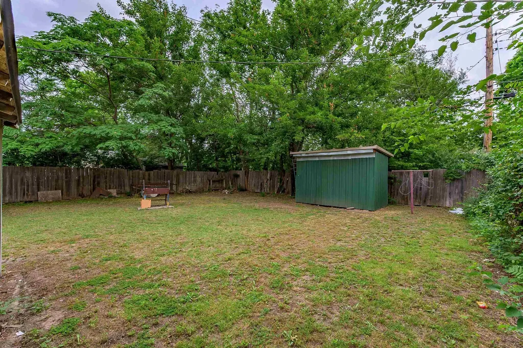 2144 S Bennett Wichita KS 67213
