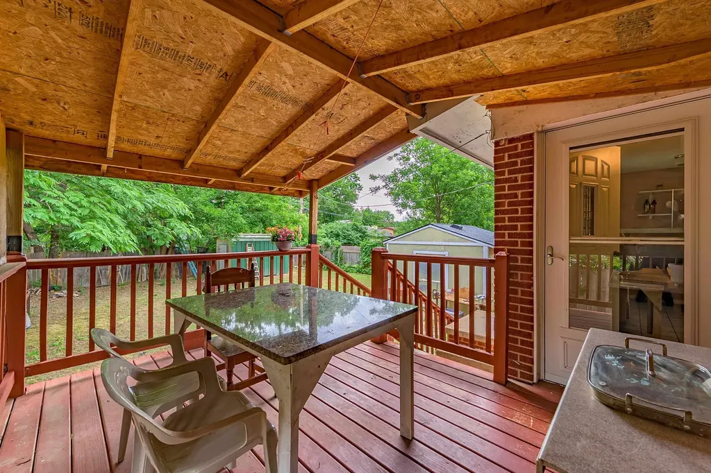 2144 S Bennett Wichita KS 67213