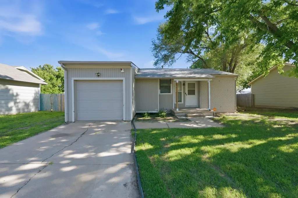 3008 W Maxwell Wichita KS 67217