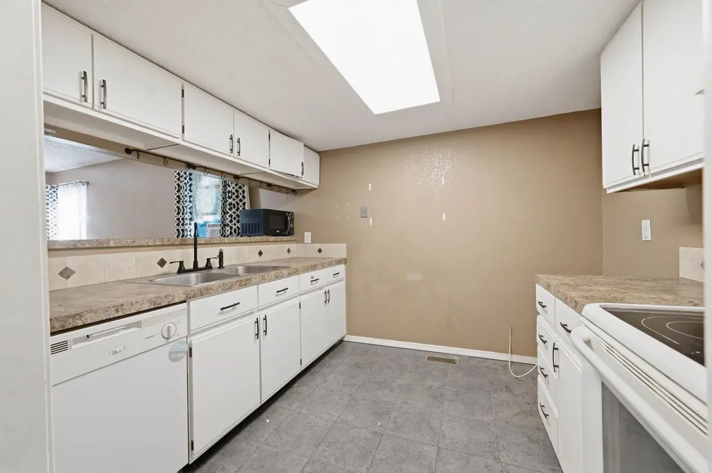 3008 W Maxwell Wichita KS 67217