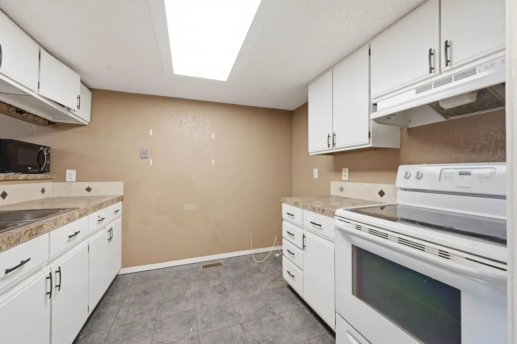 3008 W Maxwell Wichita KS 67217