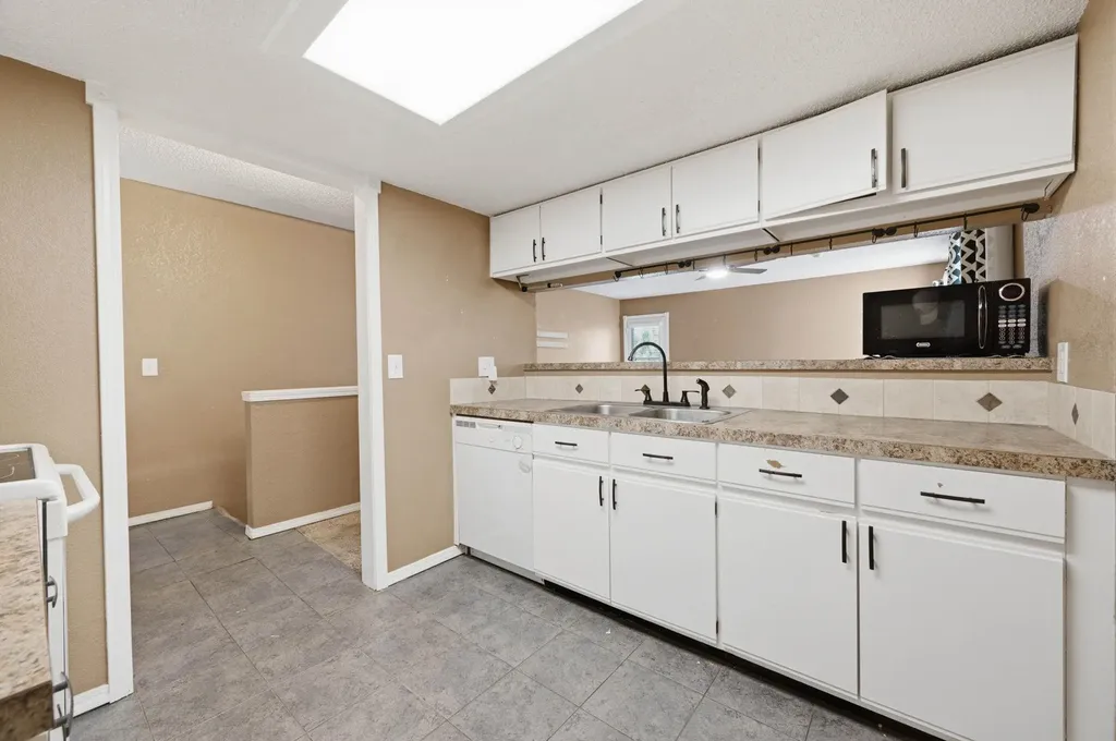 3008 W Maxwell Wichita KS 67217