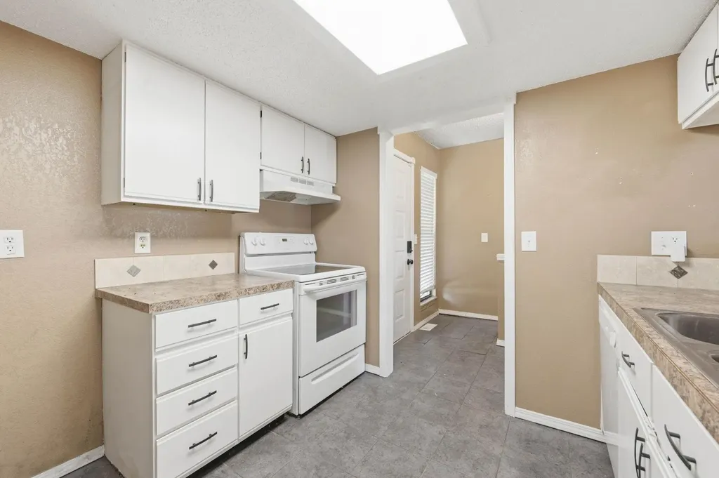3008 W Maxwell Wichita KS 67217
