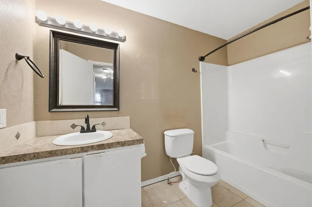 3008 W Maxwell Wichita KS 67217