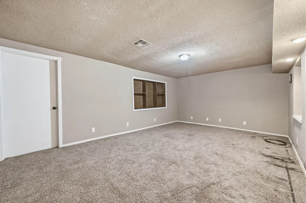 3008 W Maxwell Wichita KS 67217