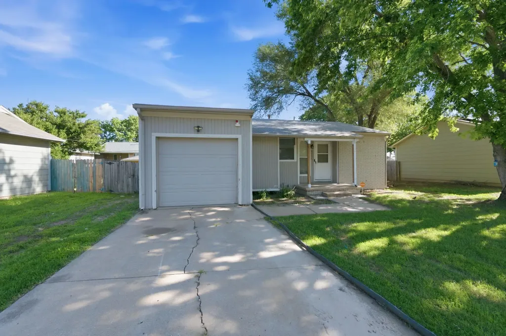 3008 W Maxwell Wichita KS 67217