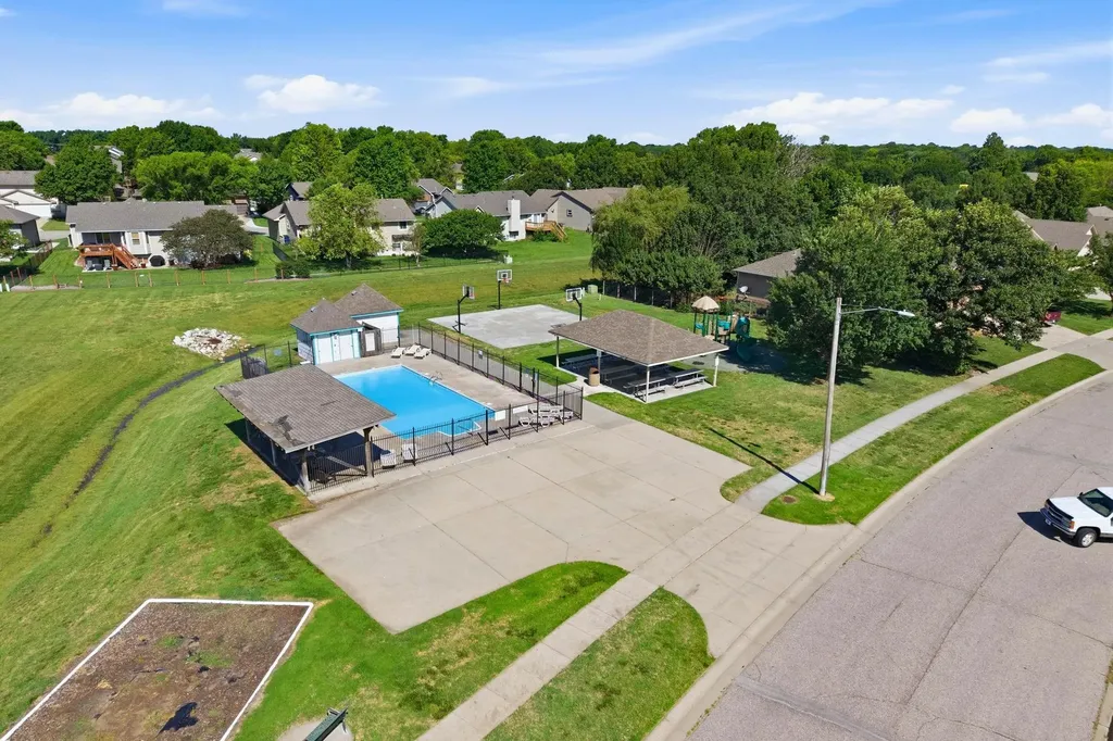 826 E Southcrest Derby KS 67037