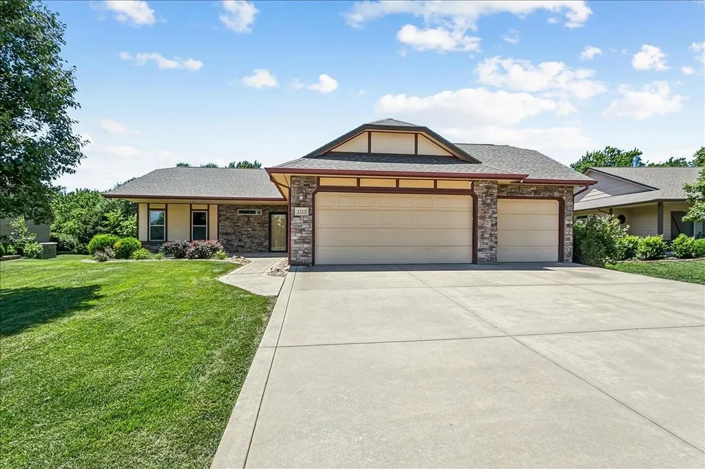 1213 N Hamilton Circle Derby KS 67037