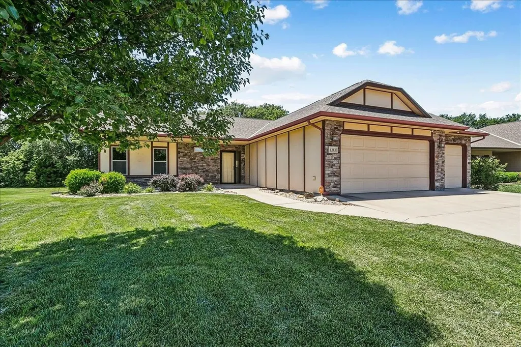 1213 N Hamilton Circle Derby KS 67037