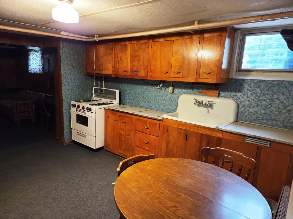 317 E 8th Street Newton KS 67114