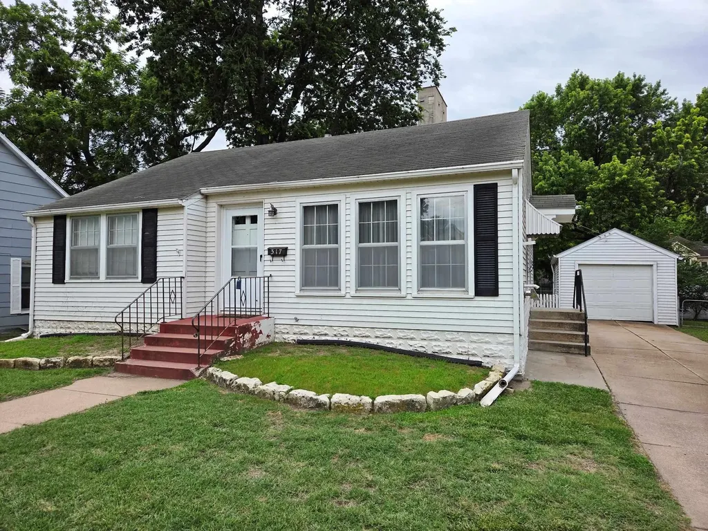 317 E 8th Street Newton KS 67114