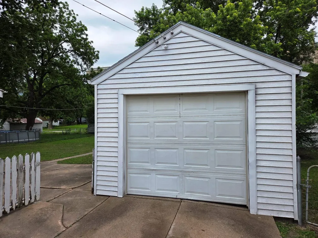 317 E 8th Street Newton KS 67114